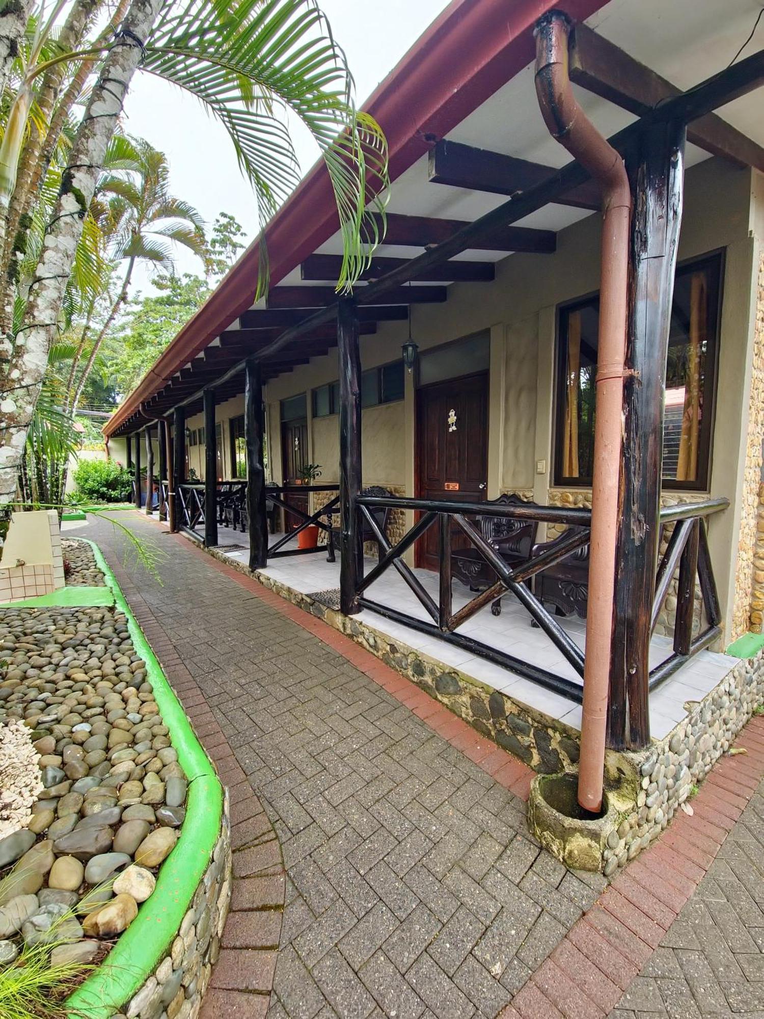 Diuwak Hotel Dominical Exterior photo